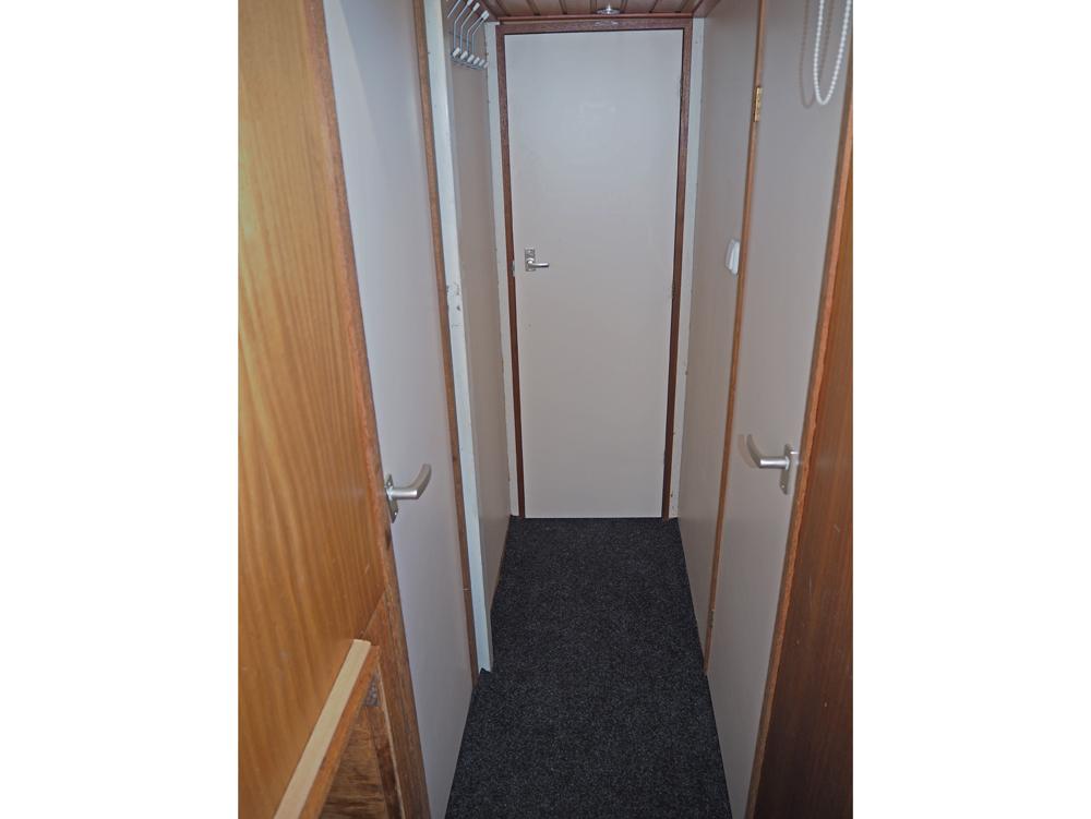 Aft cabin, Accommodation